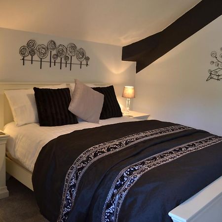 ベトウス・ア・コーエド Coed-Y-Fron Bed & Breakfast エクステリア 写真