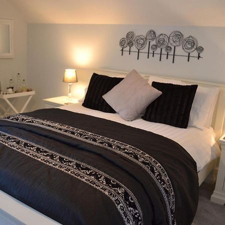 ベトウス・ア・コーエド Coed-Y-Fron Bed & Breakfast エクステリア 写真