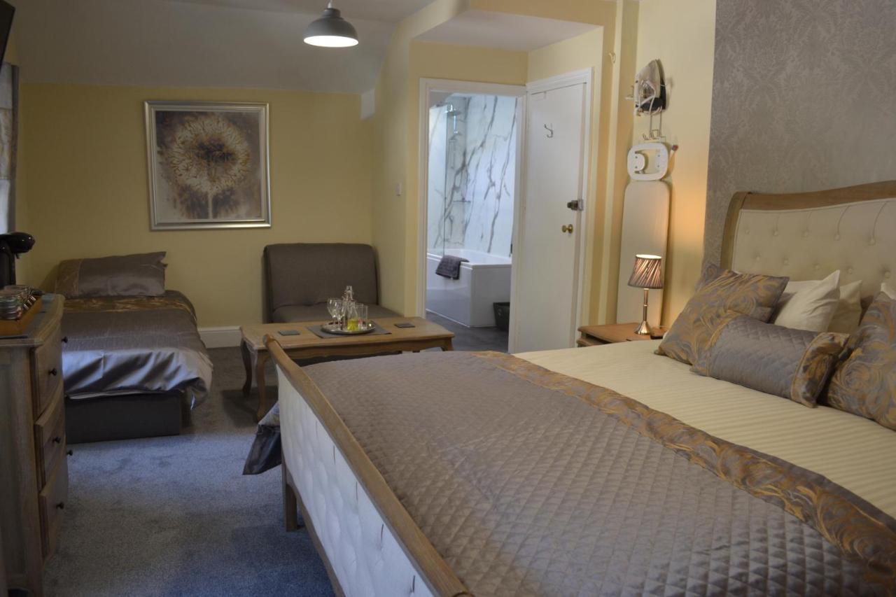 ベトウス・ア・コーエド Coed-Y-Fron Bed & Breakfast エクステリア 写真