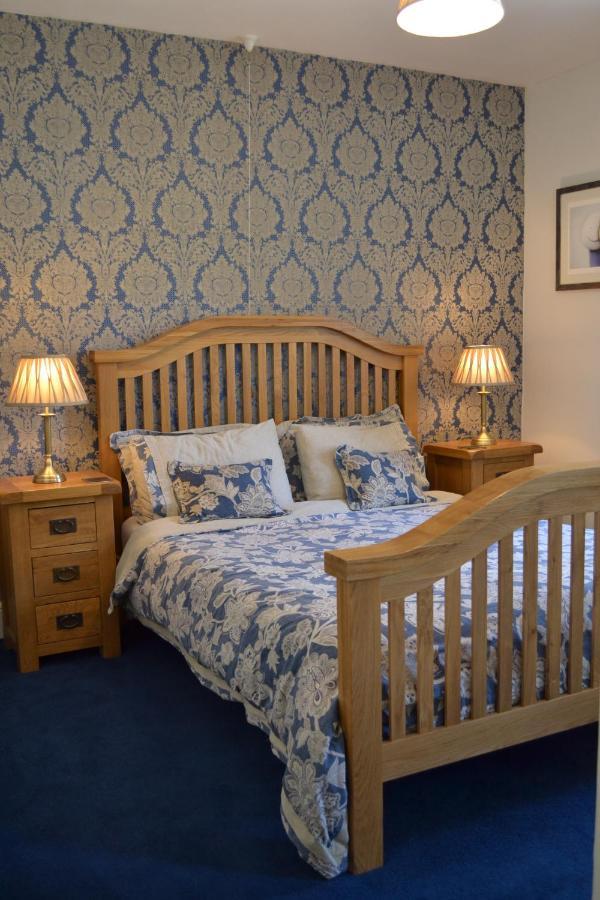 ベトウス・ア・コーエド Coed-Y-Fron Bed & Breakfast エクステリア 写真