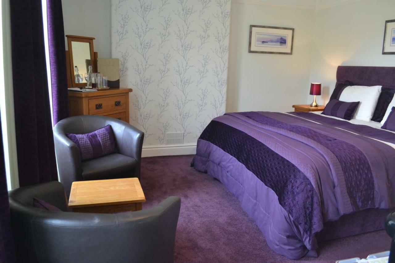 ベトウス・ア・コーエド Coed-Y-Fron Bed & Breakfast エクステリア 写真