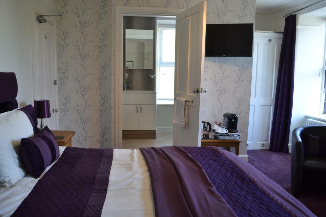 ベトウス・ア・コーエド Coed-Y-Fron Bed & Breakfast エクステリア 写真